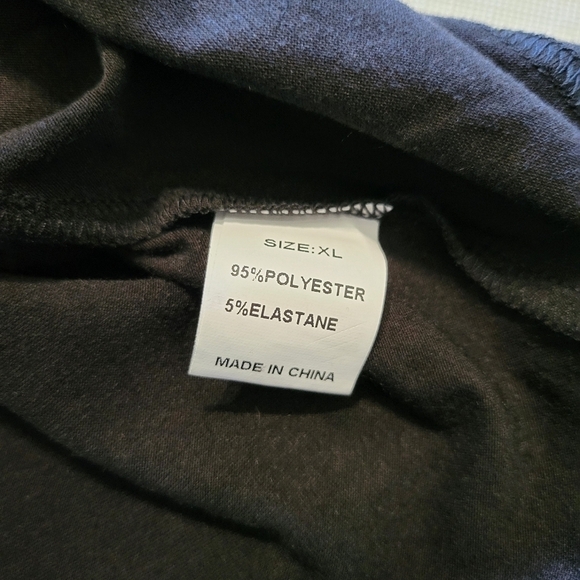 Boutique Tank with Lace detail - Picture 2 of 4